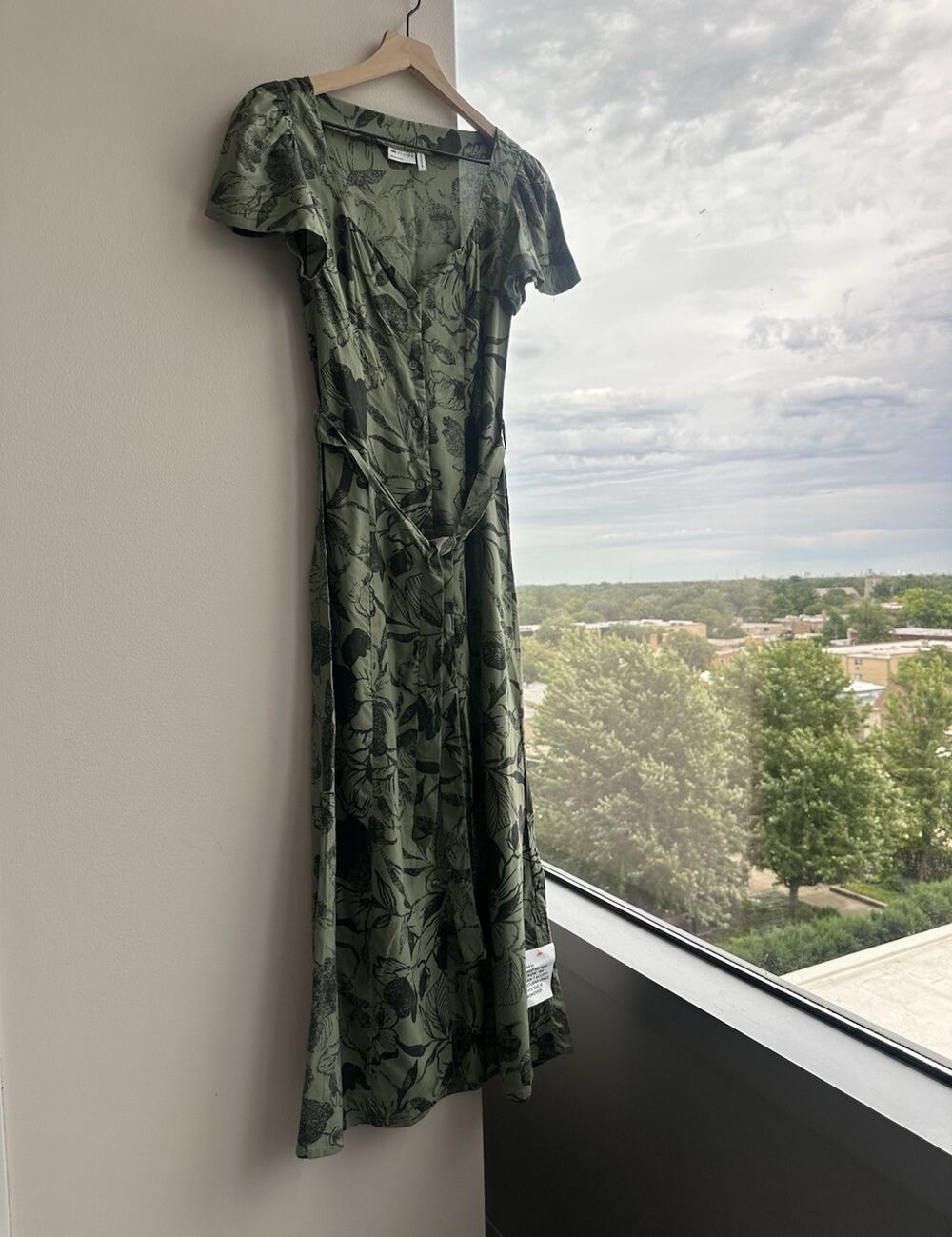 ASOS DESIGN Midi Dress Green Black Floral V-Neck Puff Sleeve Belted US 4